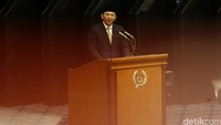 Gubernur DKI Jakarta Basuki Tjahaja Purnama (Ahok) memaparkan pendapatan daerah yang berhasil diperoleh Pemprov DKI selama tahun 2015.