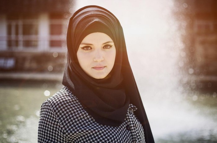 Ketombe di Balik Jilbab, Tidak Kelihatan Tapi Mengganggu
