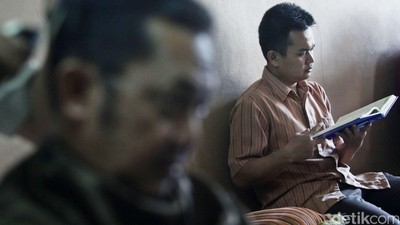 Baca Alquran Bisa Pangkas Rambut Gratis