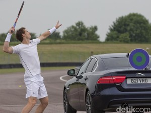 Andy Murray Main Tenis Lawan Mobil Jaguar