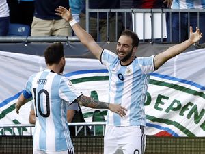 Top Skorer Copa: Vargas, Messi, atau Higuain?