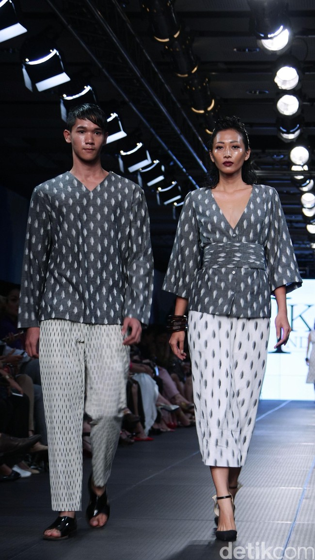 IKAT Indonesia by Didiet Maulana Plaza Indonesia Fashion Week 2016 at Plaza Indonesia. Thamrin. Jakarta. [Foto: Mohamamd Abduh/Wolipop]