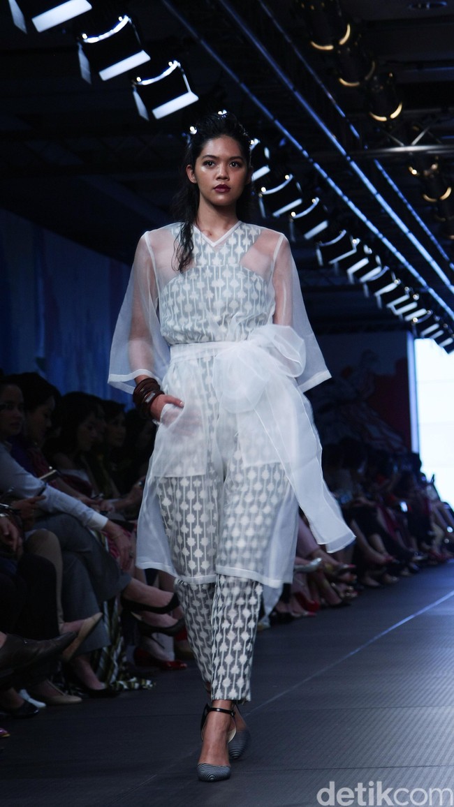 IKAT Indonesia by Didiet Maulana Plaza Indonesia Fashion Week 2016 at Plaza Indonesia. Thamrin. Jakarta. [Foto: Mohamamd Abduh/Wolipop]
