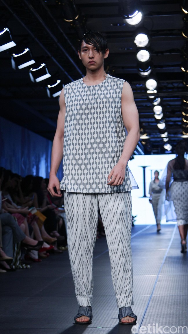 IKAT Indonesia by Didiet Maulana Plaza Indonesia Fashion Week 2016 at Plaza Indonesia. Thamrin. Jakarta. [Foto: Mohamamd Abduh/Wolipop]