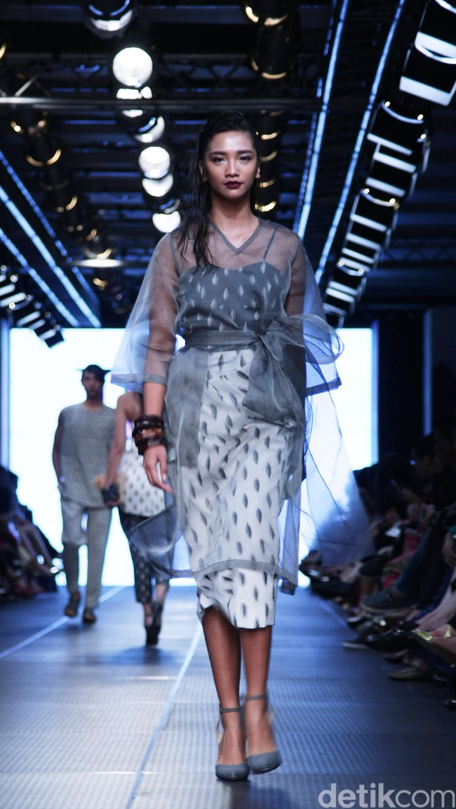 IKAT Indonesia by Didiet Maulana Plaza Indonesia Fashion Week 2016 at Plaza Indonesia. Thamrin. Jakarta. [Foto: Mohamamd Abduh/Wolipop]