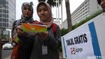 Bagi-bagi Takjil Gratis di Thamrin
