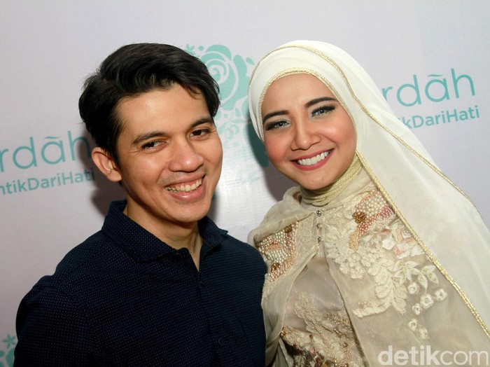 Zaskia Sungkar Dilarikan ke Rumah Sakit karena Masalah Perut