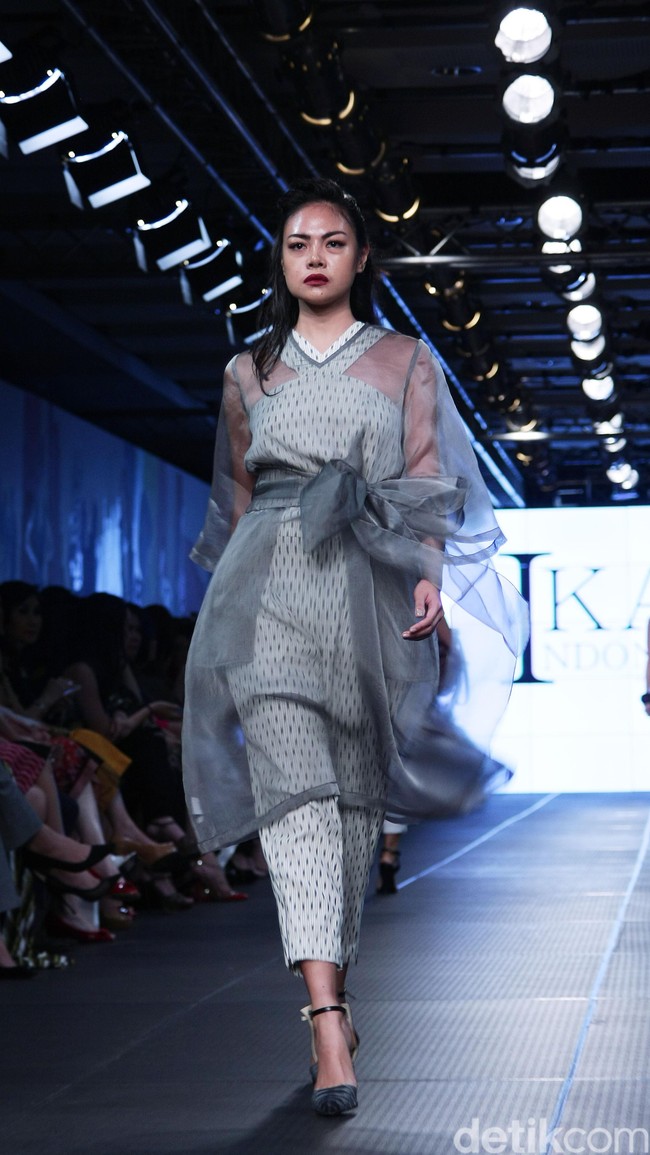 IKAT Indonesia by Didiet Maulana Plaza Indonesia Fashion Week 2016 at Plaza Indonesia. Thamrin. Jakarta. [Foto: Mohamamd Abduh/Wolipop]