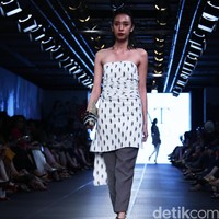 IKAT Indonesia by Didiet Maulana Plaza Indonesia Fashion Week 2016 at Plaza Indonesia. Thamrin. Jakarta. [Foto: Mohamamd Abduh/Wolipop]