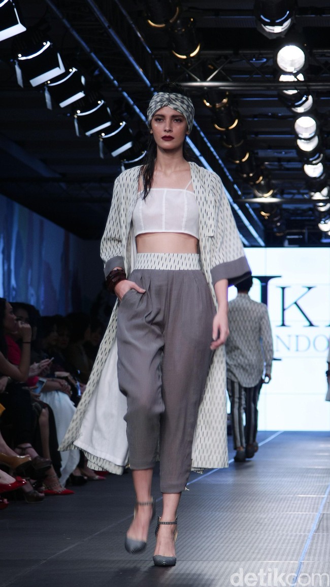 IKAT Indonesia by Didiet Maulana Plaza Indonesia Fashion Week 2016 at Plaza Indonesia. Thamrin. Jakarta. [Foto: Mohamamd Abduh/Wolipop]