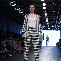 IKAT Indonesia by Didiet Maulana Plaza Indonesia Fashion Week 2016 at Plaza Indonesia. Thamrin. Jakarta. [Foto: Mohamamd Abduh/Wolipop]