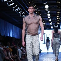 IKAT Indonesia by Didiet Maulana Plaza Indonesia Fashion Week 2016 at Plaza Indonesia. Thamrin. Jakarta. [Foto: Mohamamd Abduh/Wolipop]