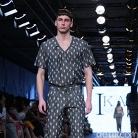 IKAT Indonesia by Didiet Maulana Plaza Indonesia Fashion Week 2016 at Plaza Indonesia. Thamrin. Jakarta. [Foto: Mohamamd Abduh/Wolipop]