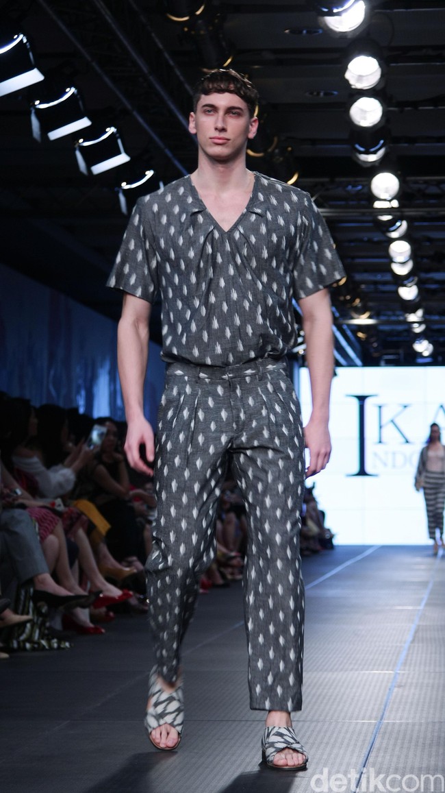 IKAT Indonesia by Didiet Maulana Plaza Indonesia Fashion Week 2016 at Plaza Indonesia. Thamrin. Jakarta. [Foto: Mohamamd Abduh/Wolipop]