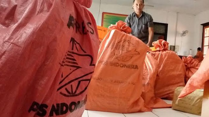 Pengiriman Saat Lebaran di Kantor Pos Naik 100%, Armada Ditambah