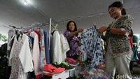 Dalam pasar murah ini daging dijual dengan Rp 75.000 per kilogram. Bazar ini menyediakan berbagai macam kebutuhan makanan, kue, sepatu dan baju.