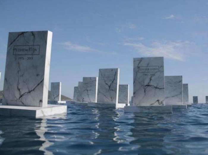 Instalasi Kuburan Laut Mengenang Pengungsi Suriah
