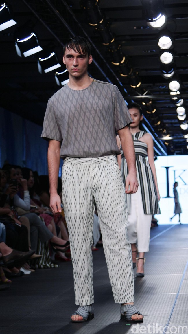 IKAT Indonesia by Didiet Maulana Plaza Indonesia Fashion Week 2016 at Plaza Indonesia. Thamrin. Jakarta. [Foto: Mohamamd Abduh/Wolipop]