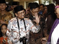 Mengenang Ciri Khas Sikap BJ Habibie