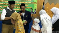 Acara penyerahan Alquran ini dilakukan di Jakarta Islamic Center.