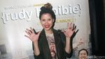 Senyum Lega Para Bintang Rudy Habibie