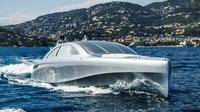 Dilihat dari desain bodi, kapal pesiar ini memang kental dengan karakter mobil Mercedes-Benz S-Class. Pool/CNN.