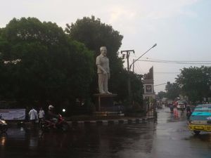 Ramadan Toleran di Purwakarta, Berbagi Takjil di Patung Gus Dur