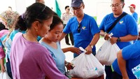Di pasar murah ini satu paket sembako dijual Rp 25.000.