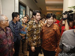 Para Pejabat Nonton Bareng Rudy Habibie