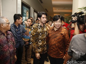Para Pejabat Nonton Bareng Rudy Habibie