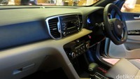 Untuk model baru yang kini sudah memasuki generasi keempat ada perubahan pada interior dan eksteriornya. Kabin semakin lapang karena dimensi mobil yang juga bertambah.