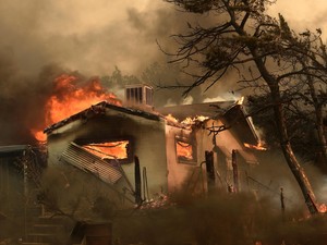 Kebakaran Hutan di California Tewaskan 2 Orang, Hanguskan 100 Rumah