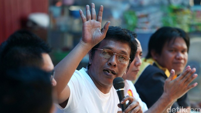 Eks Teman Ahok, Richard Sukarno yang menyebut melakukan manipulasi dalam pengumpulan KTP untuk Ahok memakai atribut Pospera di akun facebooknya. Pospera mengakui Richard adalah anggotanya. Hai itu disampaikan Ketua Dewan Pembina Pokso Perjuangan Rakyat (Pospera) Adian Napitupulu di Bumi Pospera, Jl Basuki Rahmat No.2 Cipinang Muara, Jakarta Timur, Sabtu (25/6/2016).