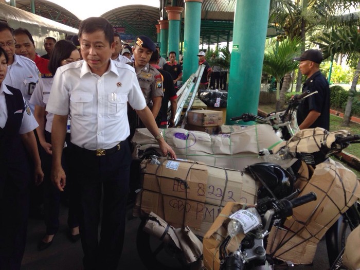 Cek Stasiun hingga Bandara Surabaya, Menteri Jonan Puas: Semua Siap dan Bagus