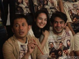 Senyum Lega Para Bintang Rudy Habibie