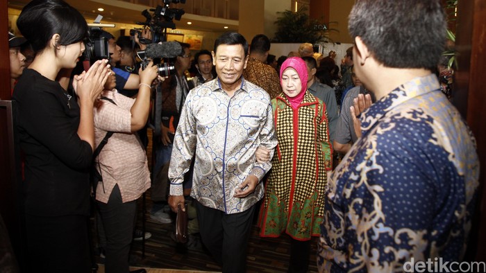 Tokoh militer Indonesia, Jenderal TNI (Purn) Dr. H. Wiranto, tampak hadir bersama sang istri, Rugaiya Usman Wiranto.