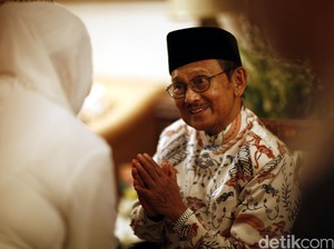 Melihat Rumah BJ Habibie, Ada Garasi Mobil Mirip Parkiran Mal