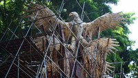 Patung setinggi 18 meter dan bobot 20 ton karya Nyoman Nuarta ini nantinya akan menjadi ikon baru Bandara Soekarno Hatta dan akan dipasang di gerbang masuk bandara Soetta. Pool/dok. AP II.