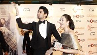 Pemeran Rudy Habibie dan Illona Ianovska itu tak lupa menyapa para penggemar yang hadir.