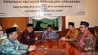 Ketua Umum PBNU Said Aqil (tengah) hadir dalam penandatanganan kerjasama.