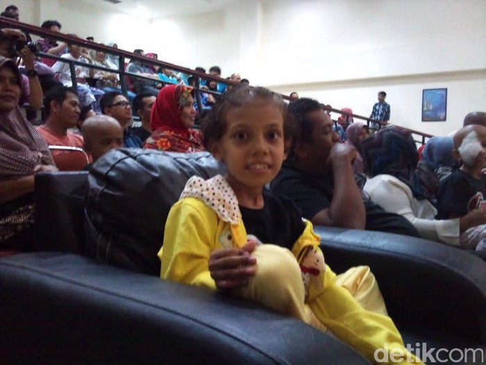 Senyum Syarifah, Pasien Kanker Anak Saat Melihat Penyanyi Idolanya