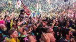 Kelas! Coldplay Tutup Glastonbury Festival dengan Maksimal