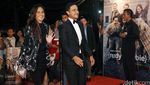 Nadine Chandrawinata Gandeng Hamish Daud di Red Carpet Rudy Habibie