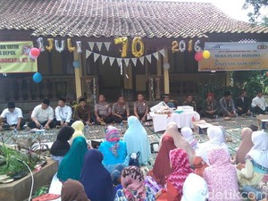 Kapolres Depok Bukber dengan Warga yang Terdampak Pembebasan Jalan Tol