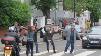 Bergaya Ala The Beatles di London