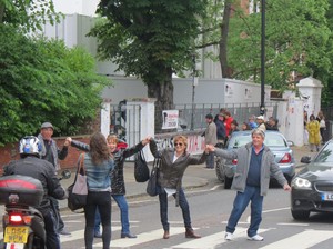 Wah, Ternyata Banyak Penggemar The Beatles Foto di Abbey Road yang Keliru