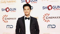 Morgan Oey tampil necis.