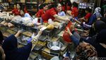 Ramainya Toko Kue Kering Jelang Lebaran