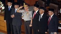  Semua anggota DPR setuju, Tito kemudian dipersilakan maju ke depan ruang paripurna. Dia pun memberikan salam hormat ke seluruh anggota DPR. 