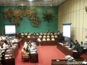 Bahas APBN-P, 3 Menteri Jokowi Merapat ke Komisi V DPR